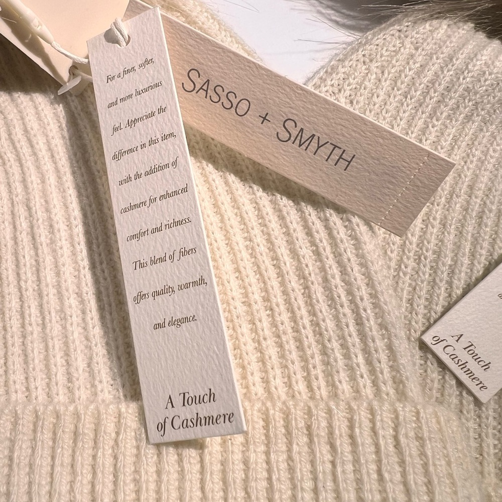 NWT $58 SASSO + SMYTH “A Touch of Cashmere” Pom Beanie - Picture 3 of 3